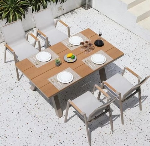 8667 STÓŁ Z KRZESŁAMI.jpeg